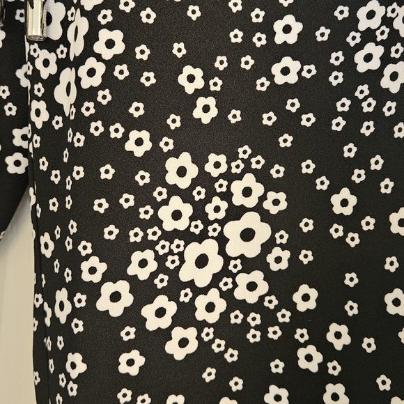 Michael Kors Wide Leg Black & White Floral Pants. Wore One Time. Size Medium - Picture 7 of 8